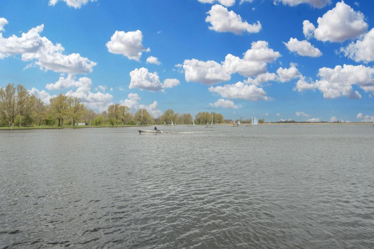 Villa Meerzicht 70 - Vakantiehuis Aan Het Water! Uitgeest Exterior foto